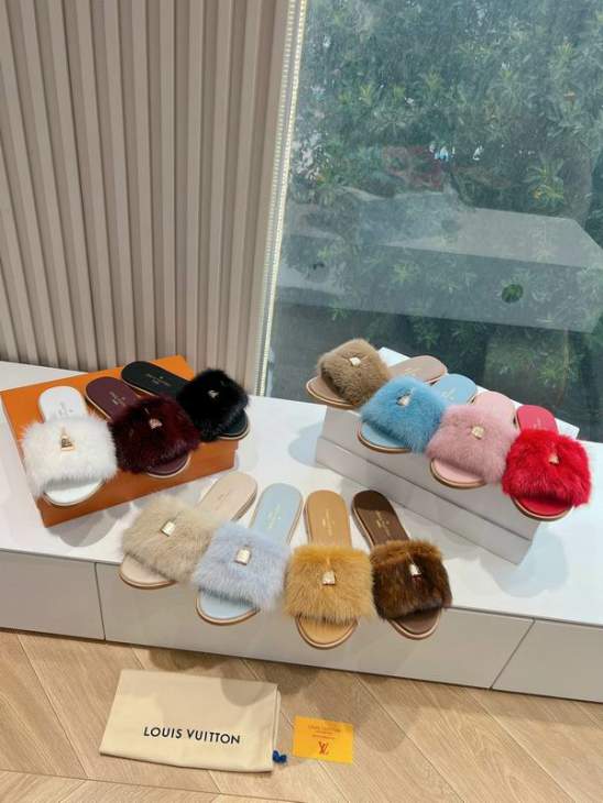 Picture of Louis Vuitton Slippers _SKULVsz35-43mnf0322581